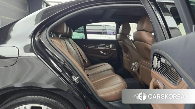 Mercedes-Benz E-Class W213 2021 Черный из Кореи, фото 3