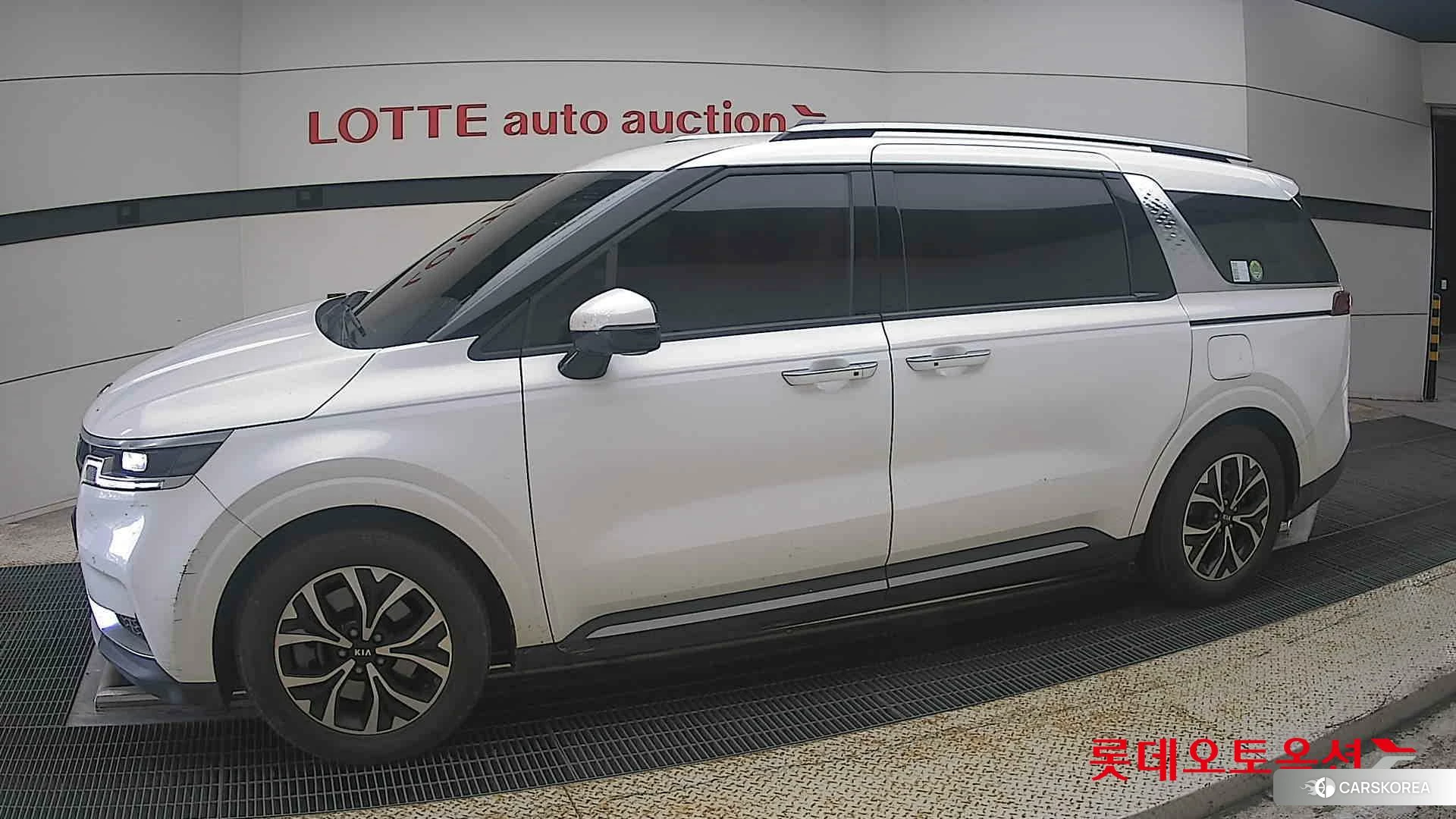Kia Carnival 2021 Snow White Pearl (optional) из Кореи, фото 3