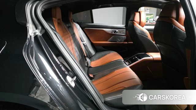 BMW 8 Series (G15) 2023 Черный из Кореи, фото 3