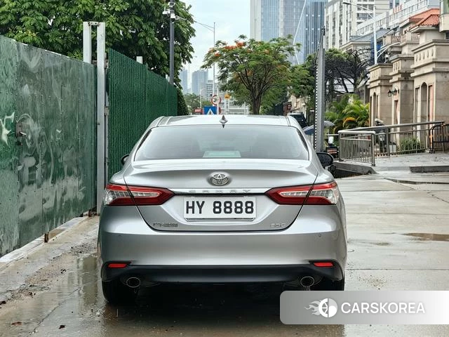 Toyota Camry 2021 Серебристо-серый из Китая, фото 3