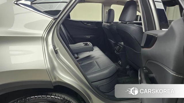 Lexus NX350h Second generation 2024 Серебристо-серый из Кореи, фото 3