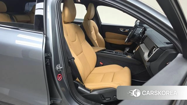 Volvo V60 Cross-Country 2nd Generation 2019 Серый из Кореи, фото 3
