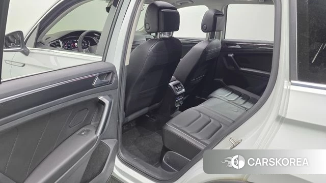 Volkswagen Tiguan second Generation 2022 Белый из Кореи, фото 3