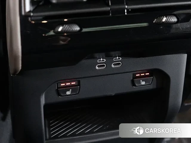 BMW 5 Series (G60) 2024 Цвет галактики из Кореи, фото 3