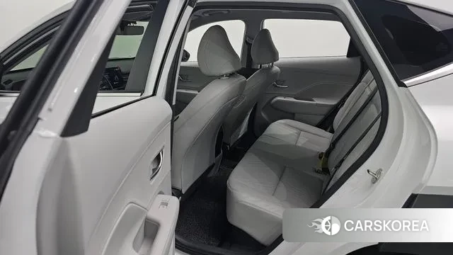 Hyundai Kona Hybrid (SX2) 2023 Белый из Кореи, фото 3