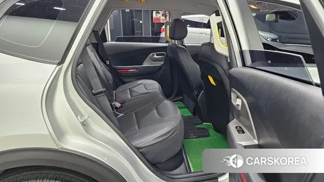 Kia Niro Plus 2023 Серебряный из Кореи, фото 3