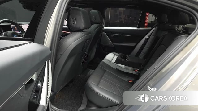 BMW 5 Series (G60) 2025 Песочный из Кореи, фото 3