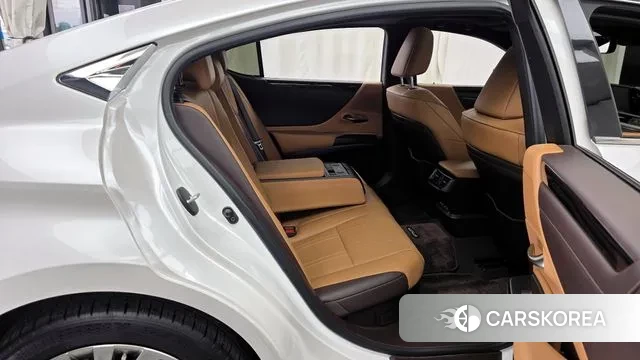 Lexus ES300h 7th generation 2020 Белый из Кореи, фото 3