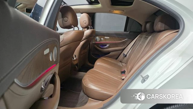 Mercedes-Benz E-Class W213 2018 Белый из Кореи, фото 3