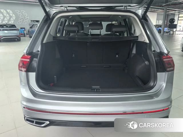 Volkswagen Tiguan L 2022 Серебристо-серый из Китая, фото 3