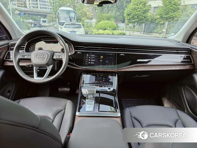 Audi Q7 2021 Черный из Китая, фото 3
