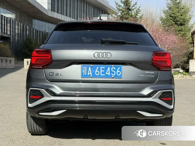 Audi Q2L 2022 Темно-серый из Китая, фото 3