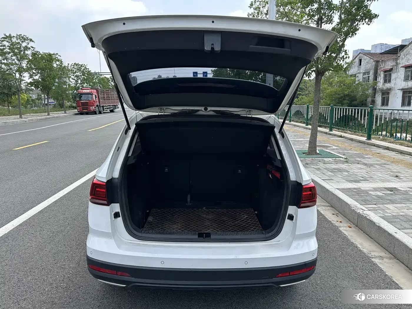 Volkswagen Tharu 2021 Белый из Китая, фото 3