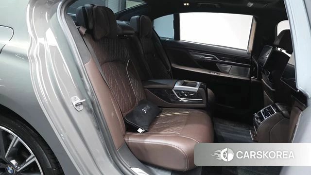 BMW 7 Series (G11) 2022 Серебристо-серый из Кореи, фото 3