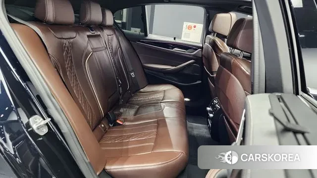 BMW 5 Series (G30) 2023 Черный из Кореи, фото 3