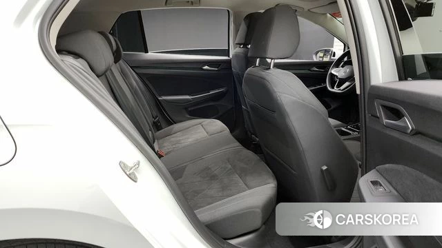 Volkswagen Golf 8th Generation 2024 Белый из Кореи, фото 3