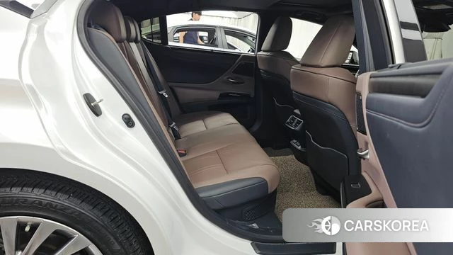 Lexus ES300h 7th generation 2025 Белый из Кореи, фото 3