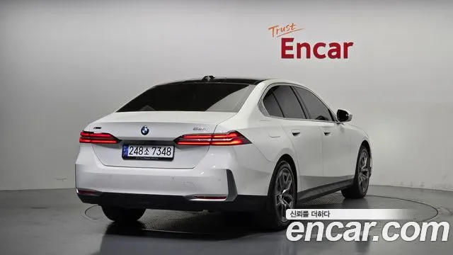 BMW 5 Series (G60) 2024 Белый из Кореи, фото 3