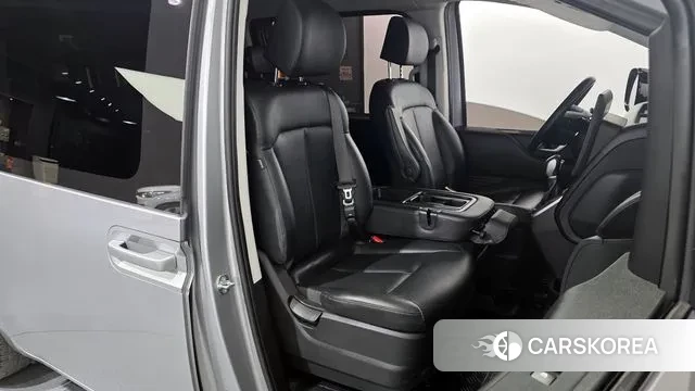 Hyundai Staria 2023 Серебряный из Кореи, фото 3