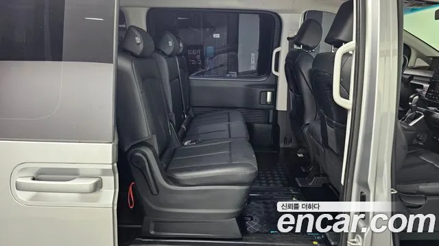 Hyundai Staria 2023 Серебристо-серый из Кореи, фото 3