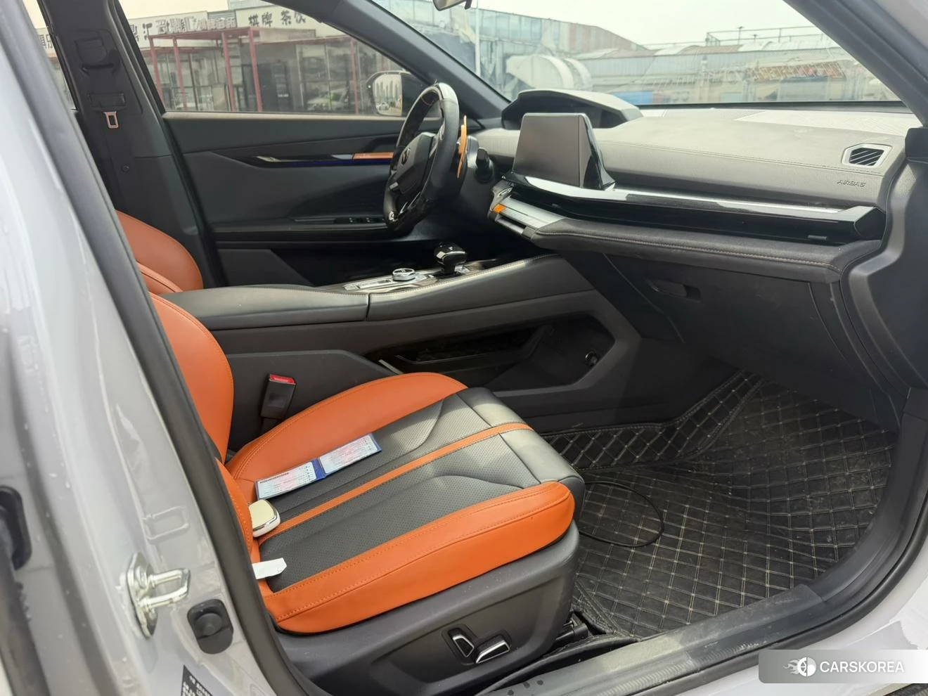 Chang'an UNI-V 2024 Серебристо-серый из Китая, фото 3