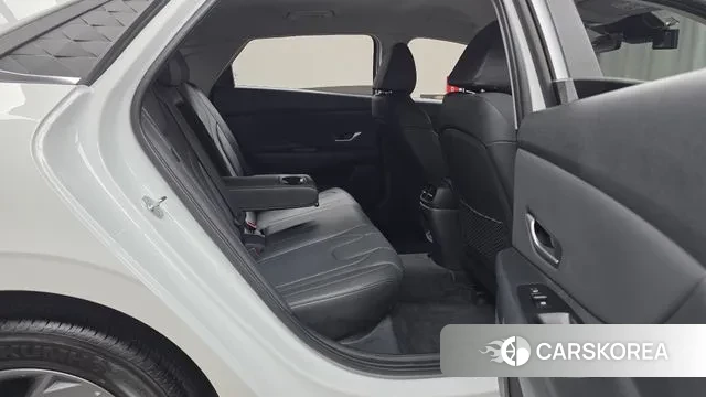 Hyundai The New Avante (CN7) 2023 Белый из Кореи, фото 3