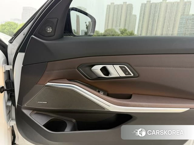BMW 3 series 2023 Белый из Китая, фото 3