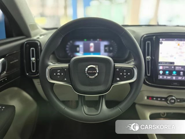 Volvo XC40 2026 Серый из Кореи, фото 3