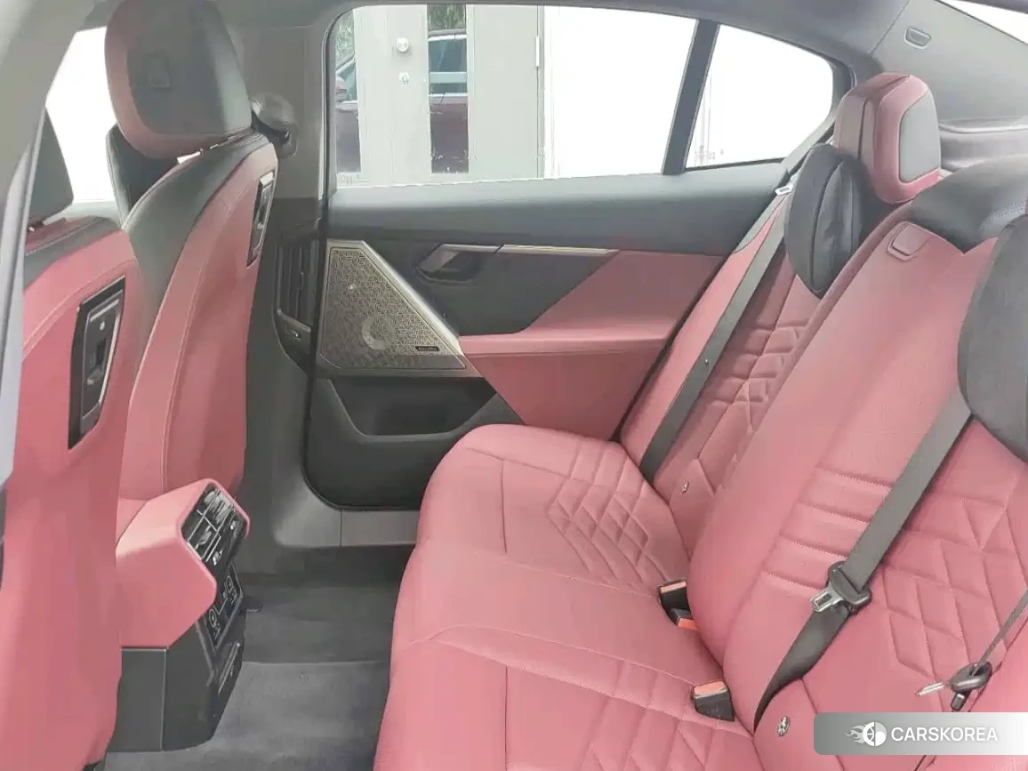 BMW i5 2025 Red/purple из Китая, фото 3