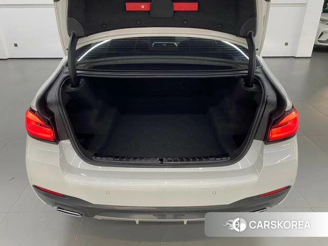 BMW 5 series 2023 Белый из Китая, фото 3