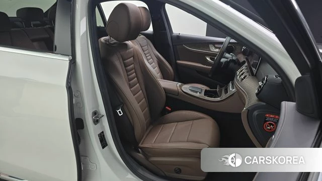 Mercedes-Benz E-Class W213 2023 Белый из Кореи, фото 3