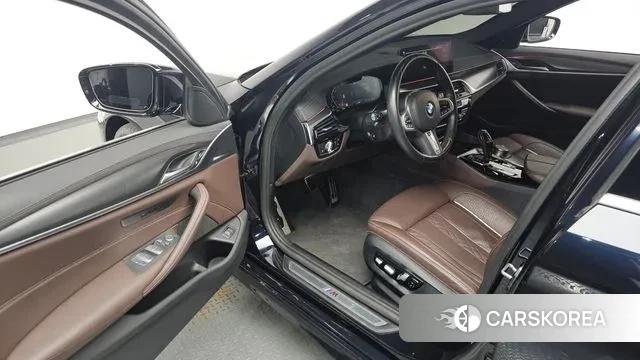 BMW 5 Series (G30) 2022 Черный из Кореи, фото 3