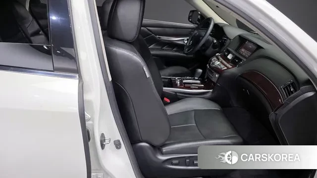 Infiniti Q70 2018 Белый из Кореи, фото 3