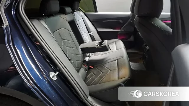 BMW 5 Series (G60) 2025 Черный из Кореи, фото 3