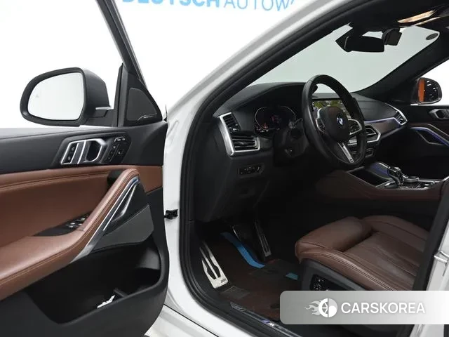 BMW X6 (G06) 2023 Белый из Кореи, фото 3