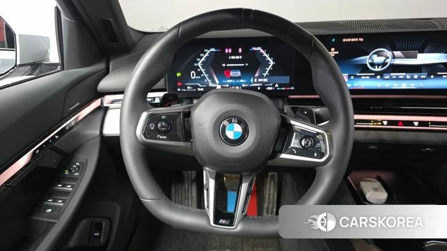 BMW 5 Series (G60) 2025 Серебристо-серый из Кореи, фото 3