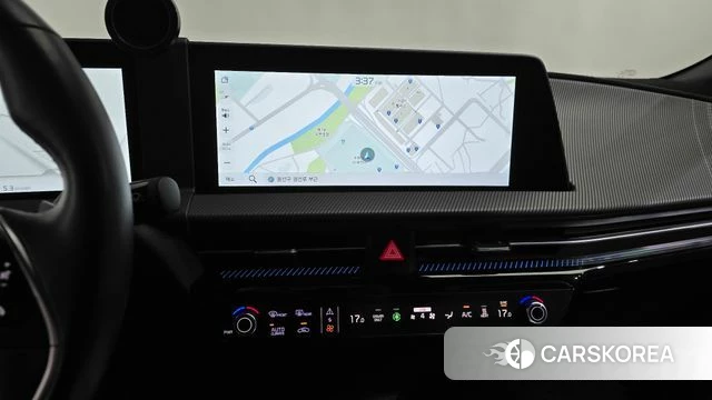 Kia EV6 2024 Серебристо-серый из Кореи, фото 3