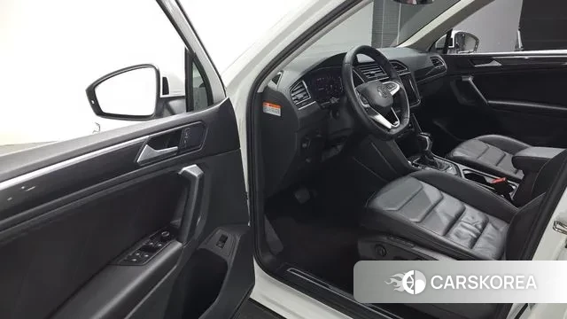 Volkswagen Tiguan second Generation 2021 Белый из Кореи, фото 3