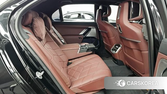 BMW 7 Series (G70) 2025 Черный из Кореи, фото 3