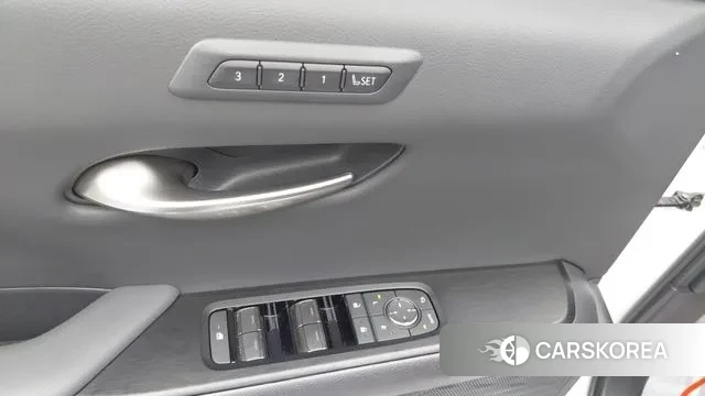 Lexus UX300h 2024 Белый из Кореи, фото 3