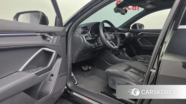 Audi Q3 (F3) 2022 Черный из Кореи, фото 3