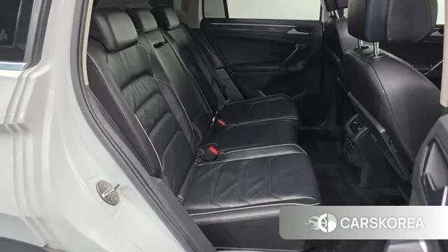 Volkswagen Tiguan second Generation 2019 Белый из Кореи, фото 3