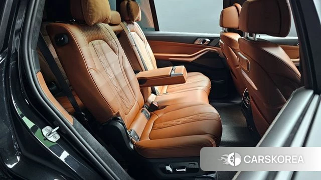 BMW X7 (G07) 2024 Черный из Кореи, фото 3