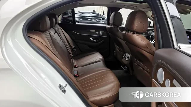 Mercedes-Benz E-Class W213 2018 Белый из Кореи, фото 3