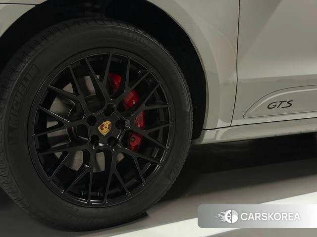 Porsche Macan 2021 Серебристо-серый из Кореи, фото 3