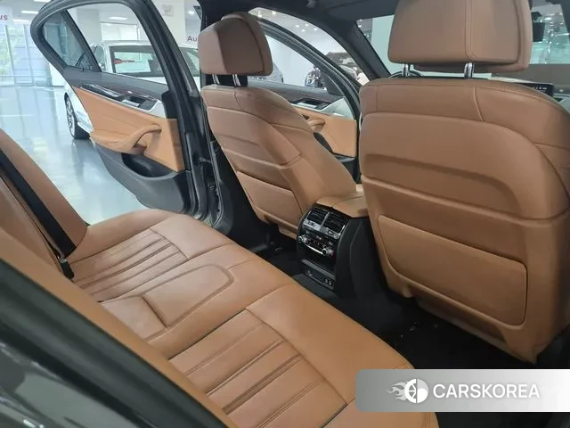 BMW 5 Series (G30) 2021 Серый из Кореи, фото 3