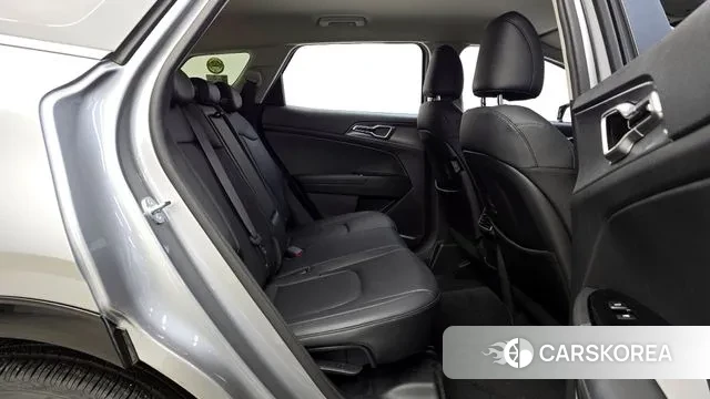 Kia Sportage 5th Generation 2023 Серебристо-серый из Кореи, фото 3