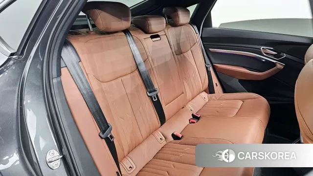 Audi e-Tron 2022 Серый из Кореи, фото 3