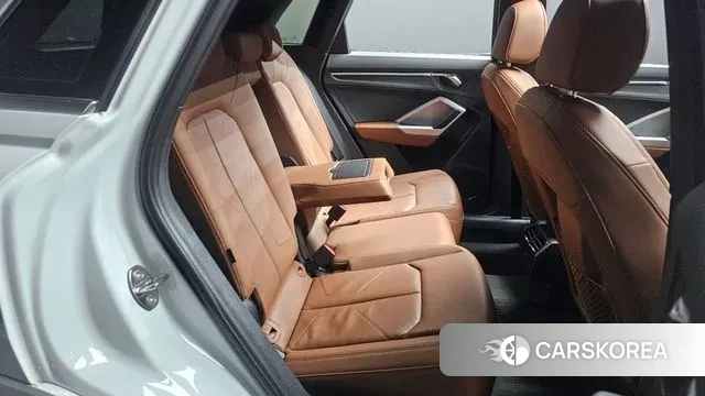 Audi Q3 (F3) 2023 Белый из Кореи, фото 3