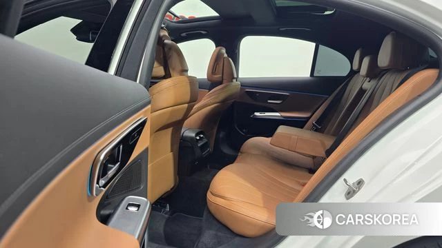 Mercedes-Benz E-Class W214 2024 Белый из Кореи, фото 3